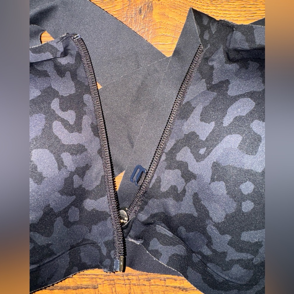 Bundle of 2 Lululemon sports bras, 34D and 36C - Picture 2 of 4